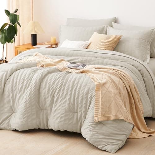 CozyLux Queen Seersucker Comforter Set with Bed in a Bag