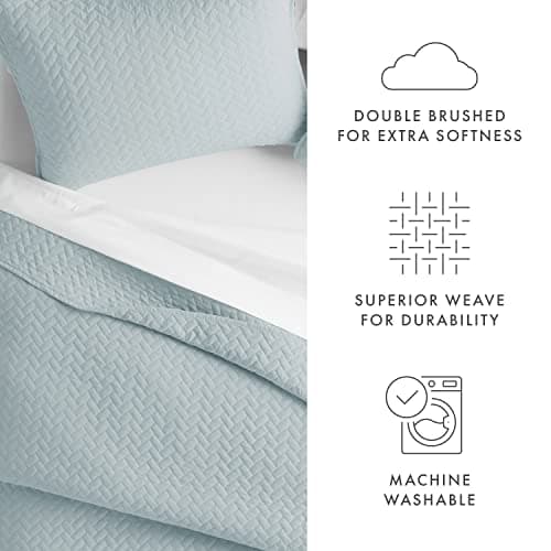 Pale Blue Quilt Twin Size Bed Set - Lightweight & Machine Washable - includes Coverlet and One Pillow Sham