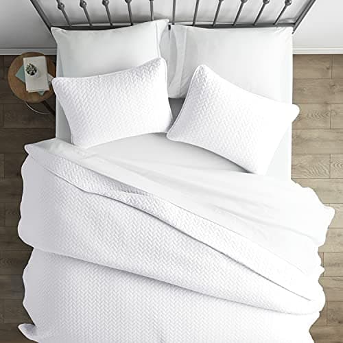 Linen Market Queen Size White Quilt & Pillow Shams - Machine Washable