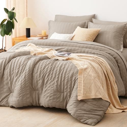 CozyLux Queen Seersucker Comforter Set with Bed in a Bag