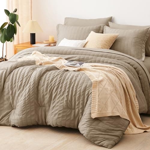 CozyLux Queen Seersucker Comforter Set with Bed in a Bag