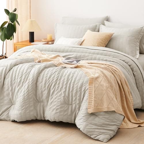 CozyLux Queen Seersucker Comforter Set with Bed in a Bag