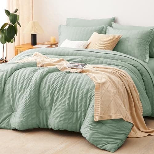 CozyLux Queen Seersucker Comforter Set with Bed in a Bag