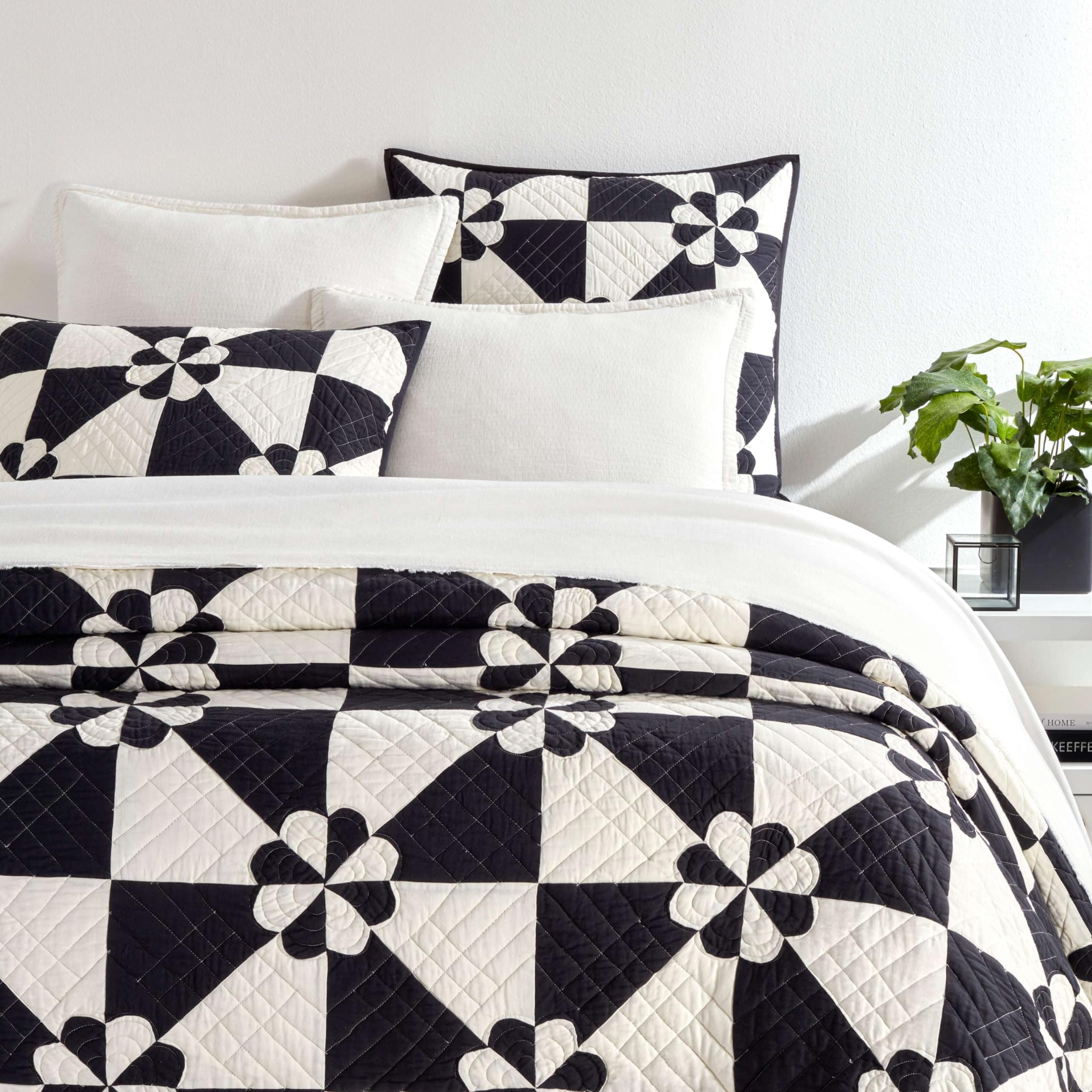 Black Geometric Quilt - King Size | Sunny Side
