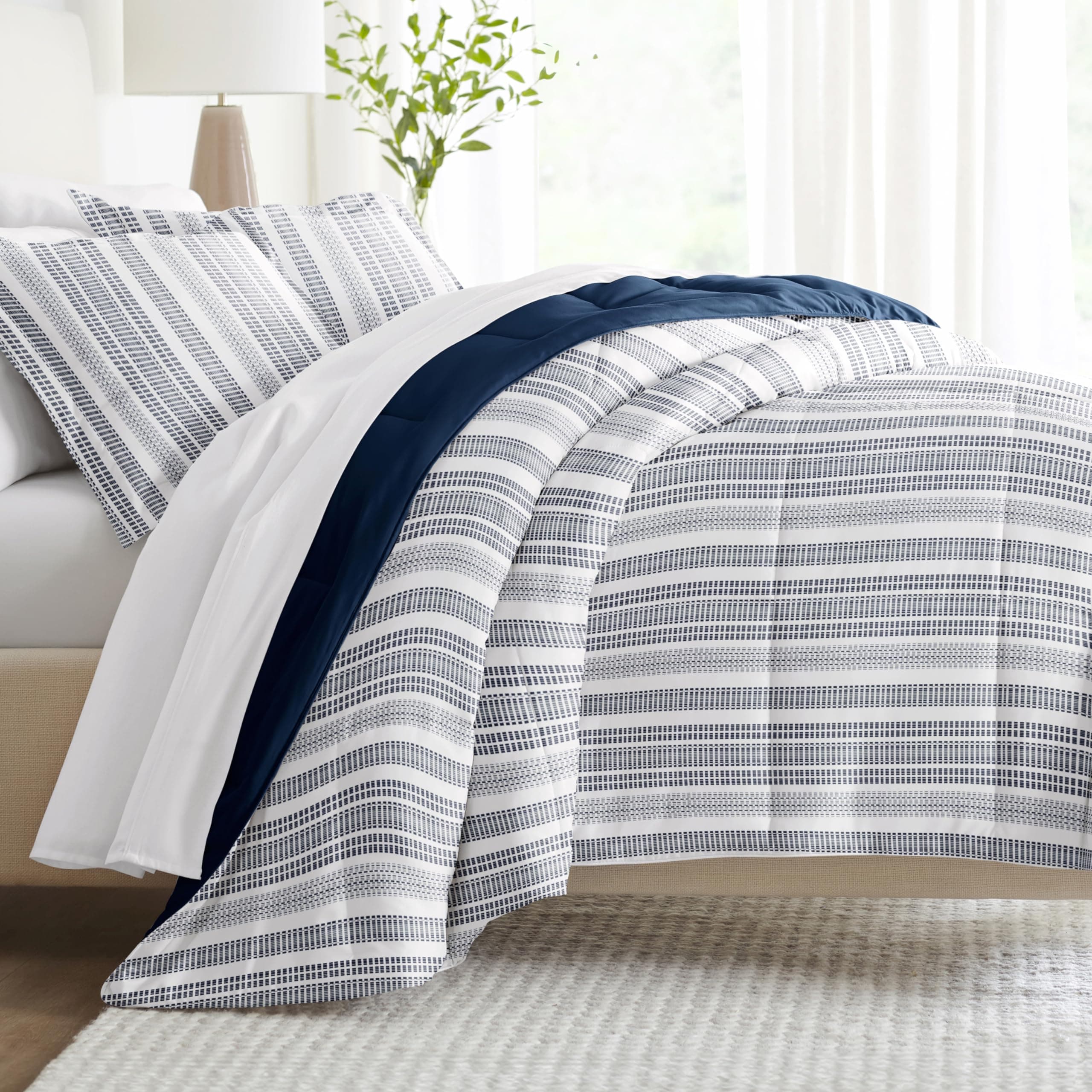 Luxury Reversible King Size Comforter Set - Soft Lightweight Alternative Down Comforter with 2 Pillow Shams