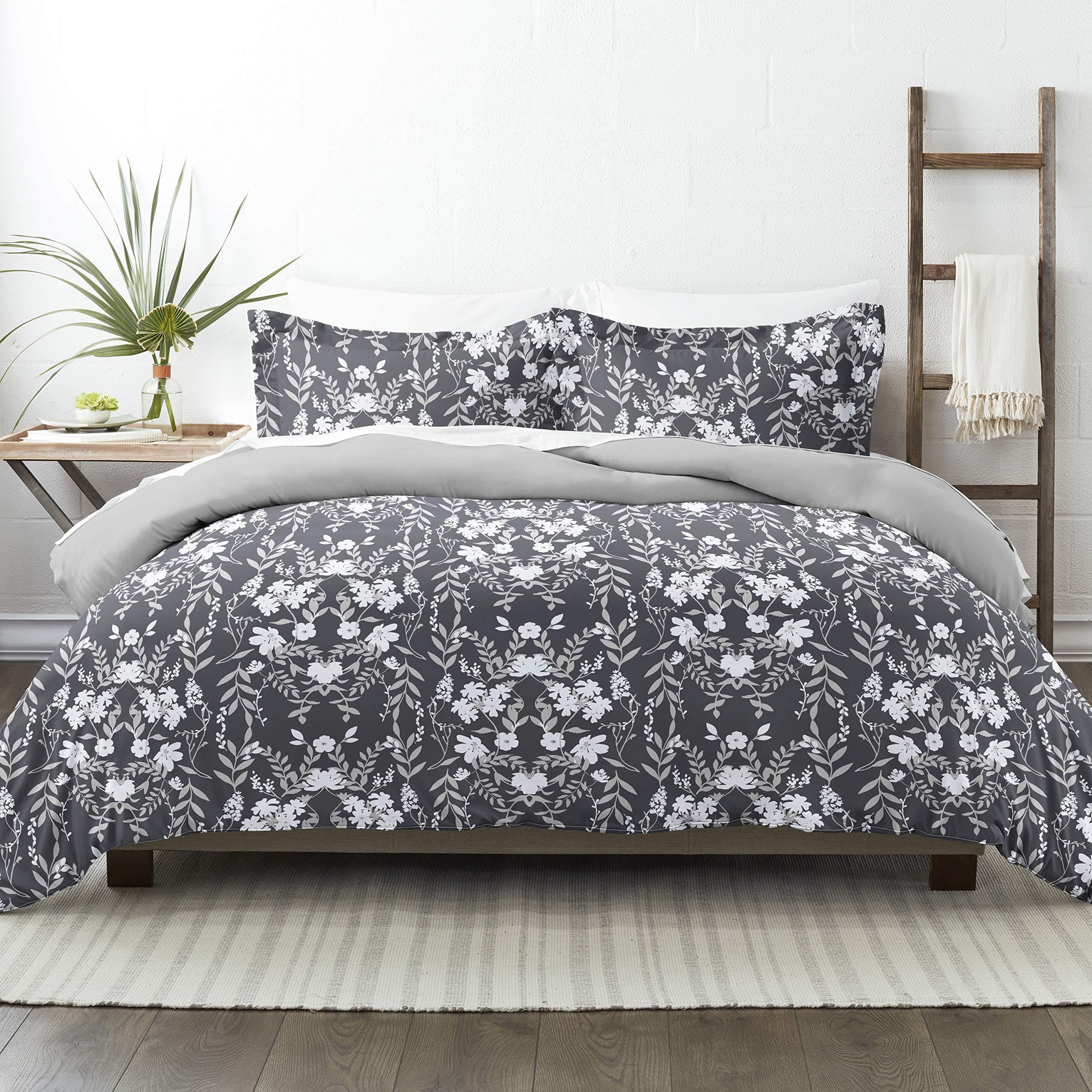 Queen Duvet Cover Set with 2 Pillow Shams in Black